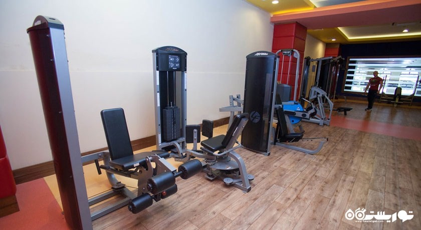 سالن بدنسازی هتل رویال هالیدی پلس